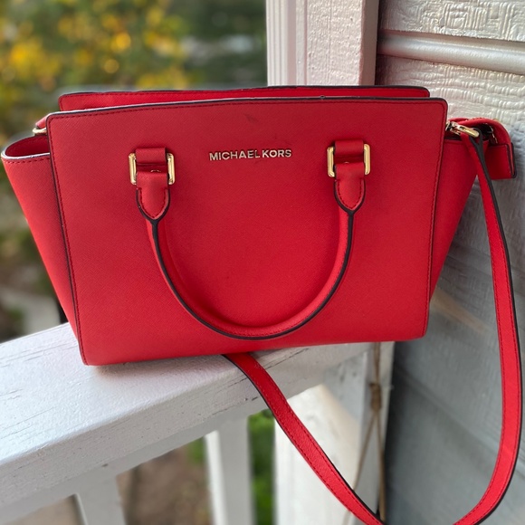 Michael Kors Red Leather Satchel – Gold Hardware, Elegant & Functional - Picture 4 of 6